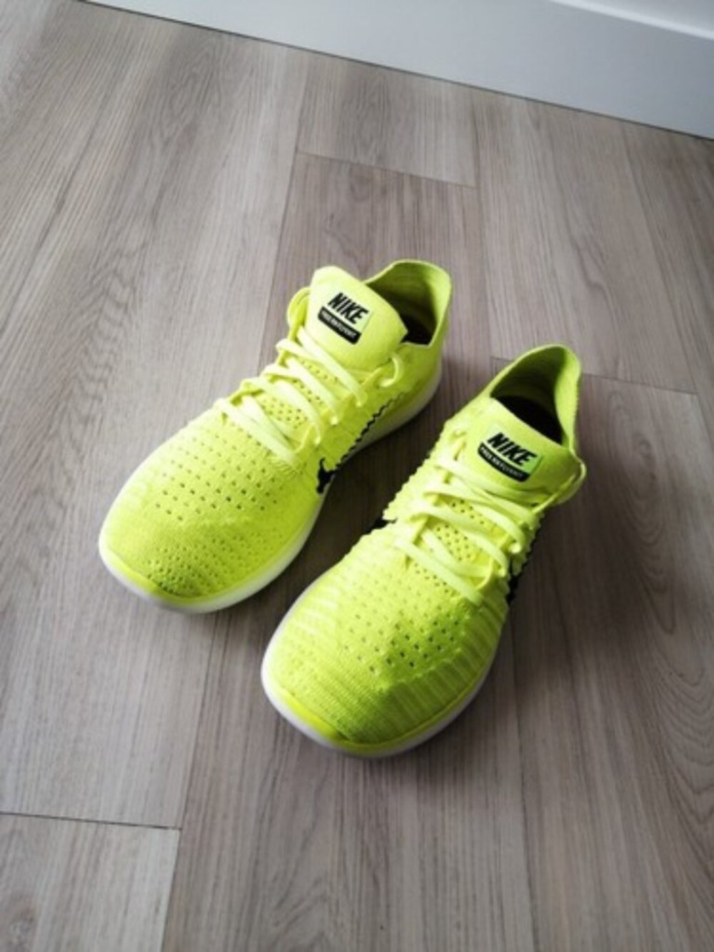 Nike Free RN Flyknit Volt Size 9.5M